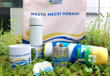 MERCH Mesto medzi horami